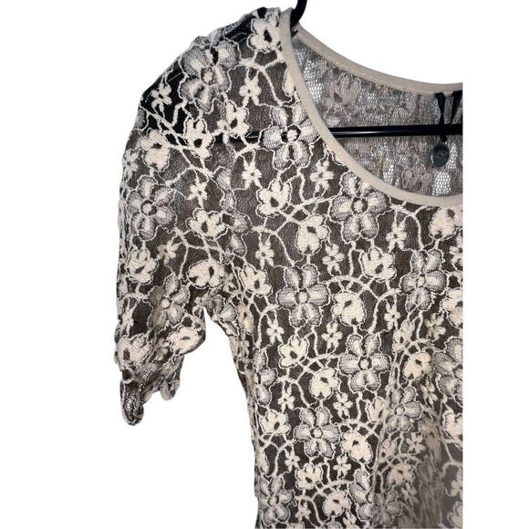 BKE Sheer Cream and Black Crocheted Floral Stretchy Short Sleeve Blouse - Picture 3 of 5